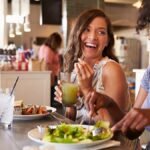 How to Eat Healthy While Dining Out